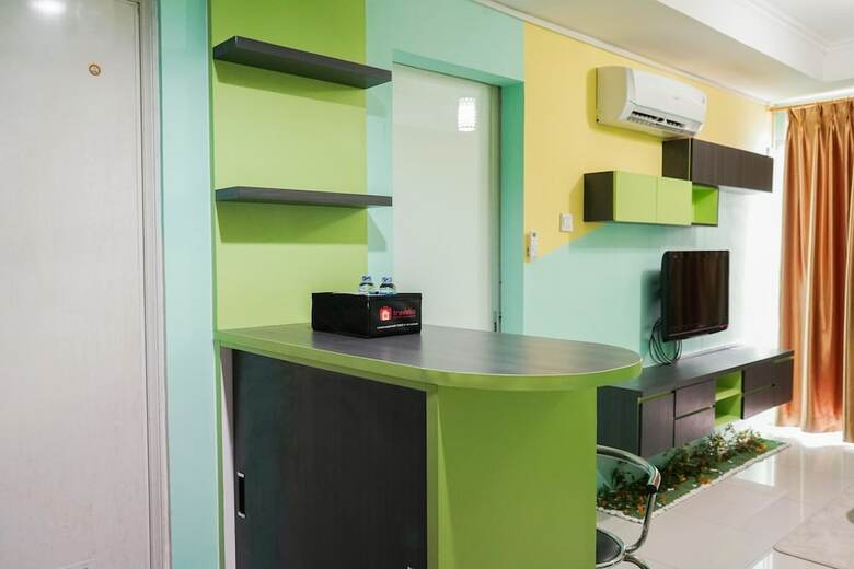 Elegant And Comfy 1br Green Central City Apartment