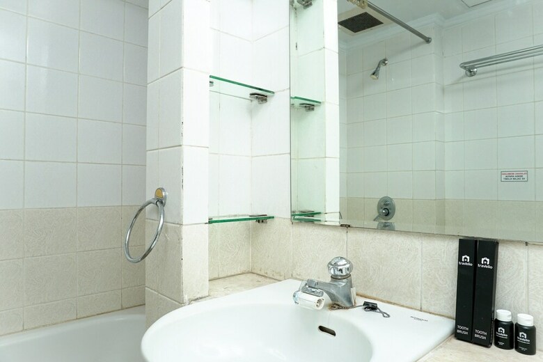Best Price 3br At Batavia Apartment