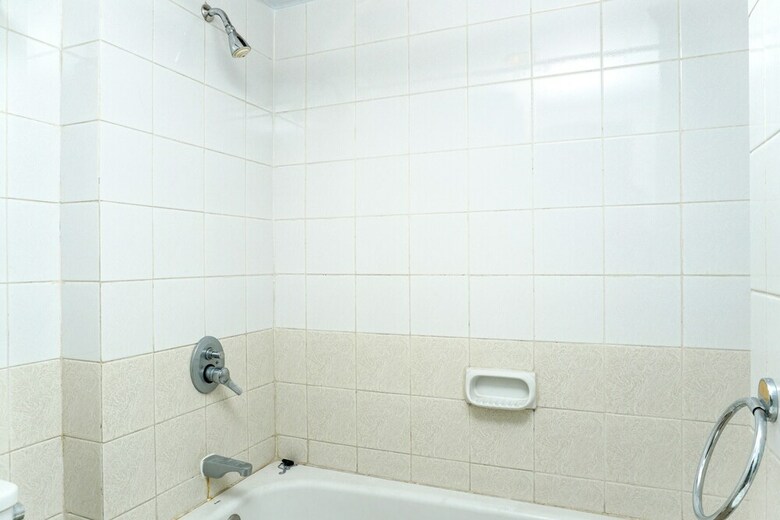 Best Price 3br At Batavia Apartment