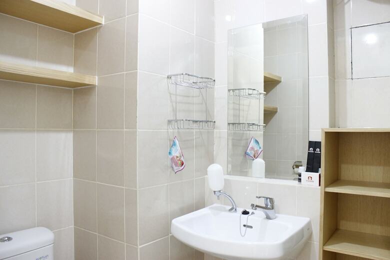 Relaxing Studio Apartment At Parahyangan Residence With Mountain View