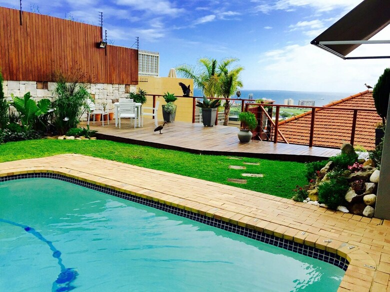 Sun & Sea In A Downtown Villa