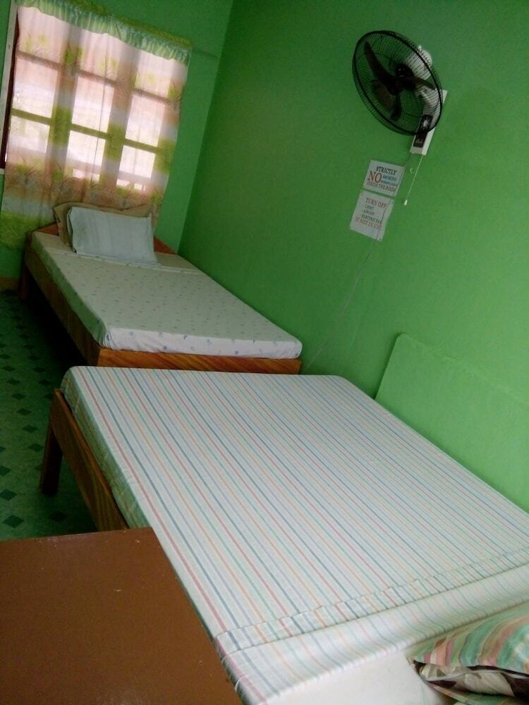 Hotel Mochileros Guesthouse