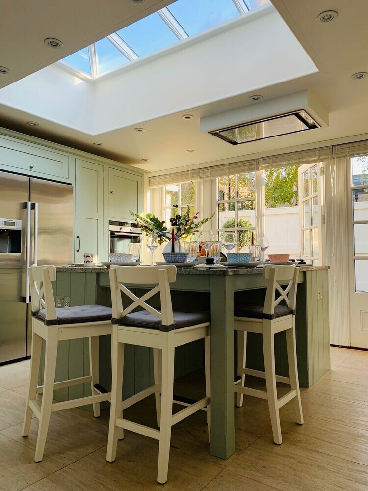 The Midsummer Common - Modern & Spacious 2bdr House With Garden