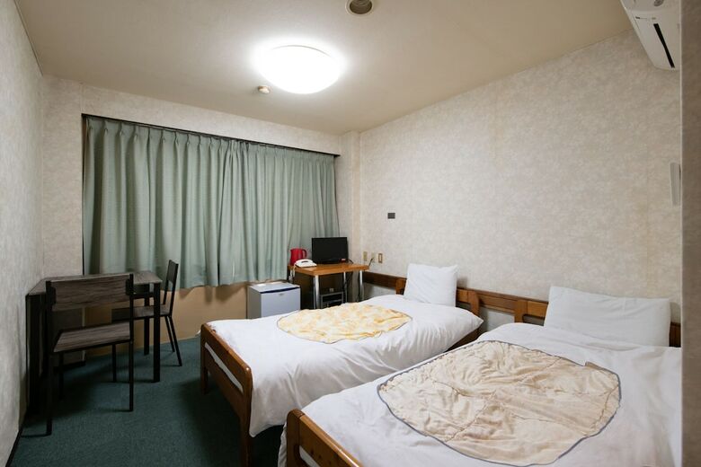 Oyo Silk Hotel Nakatsugawa