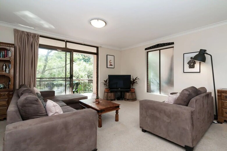 Bright 3 Bedroom Apartment In Leafy Artarmon