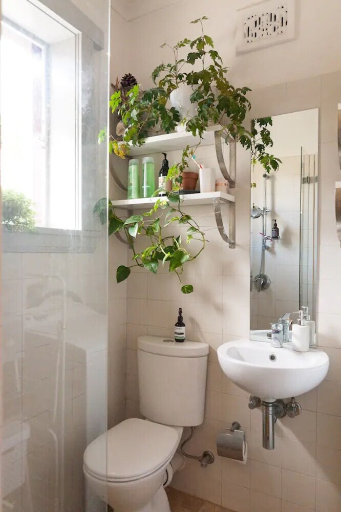 Beautiful Lush And Green Oasis Studio Apartment