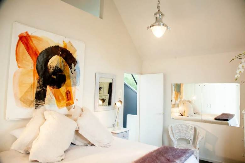 Bright 2 Bedroom Townhouse In Central Parnell