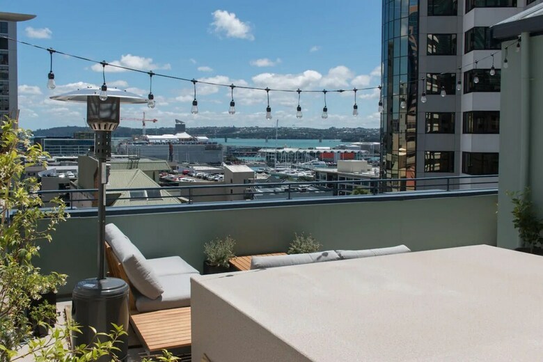 Amazing Penthouse Apartment With Balcony And Harbour Views