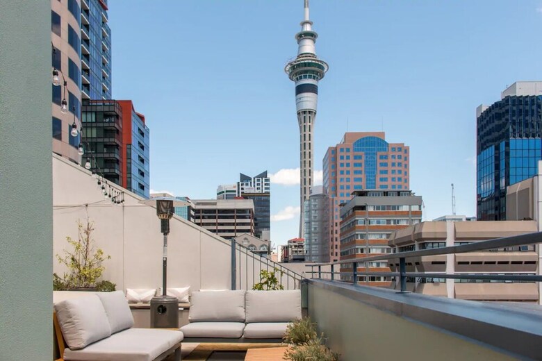 Amazing Penthouse Apartment With Balcony And Harbour Views