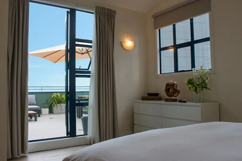 2 Bedroom Penthouse Apartment With Harbour Views