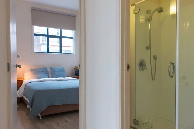 2 Bedroom Penthouse Apartment With Harbour Views