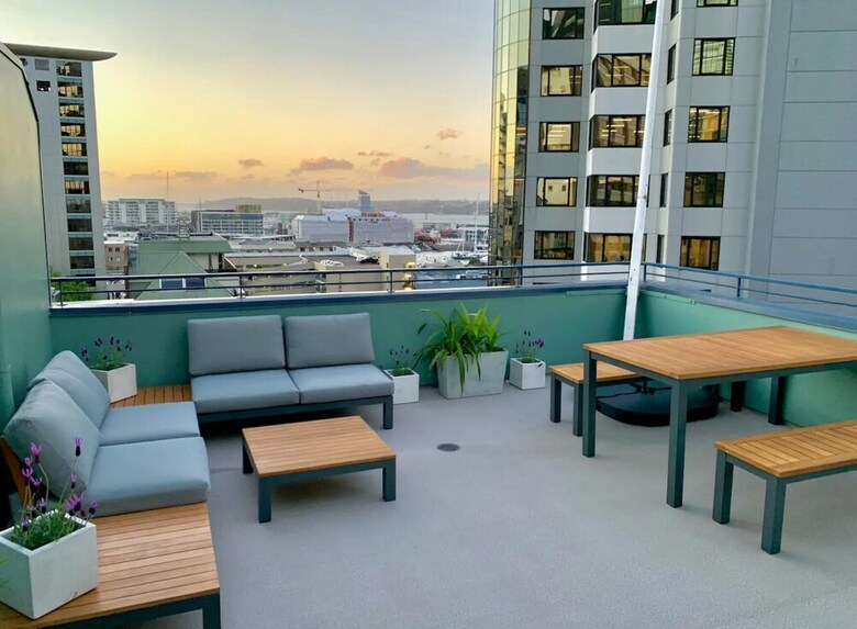2 Bedroom Penthouse Apartment With Harbour Views