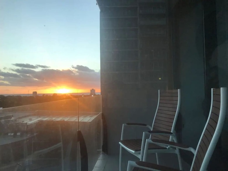 Bright 2 Bedroom Apartment With Rooftop Pool