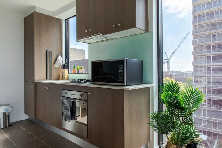 Bright 2 Bedroom Apartment With Rooftop Pool