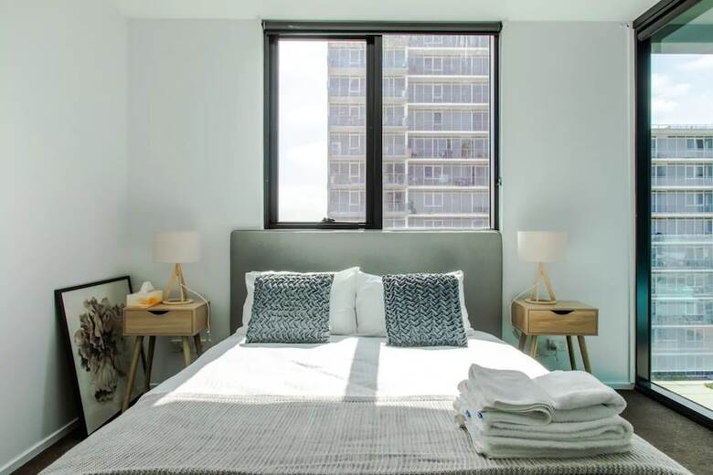 Bright 2 Bedroom Apartment With Rooftop Pool