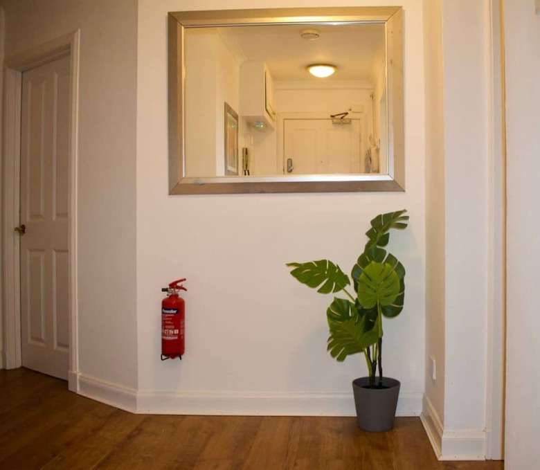 Bright And Modern Apartment With Pool And Rooftop Views