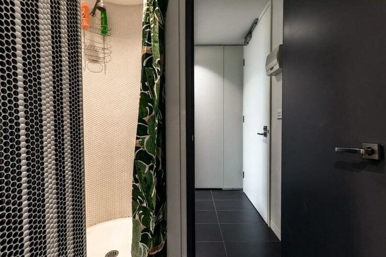 1 Bedroom Apartment In Prahran With Balcony