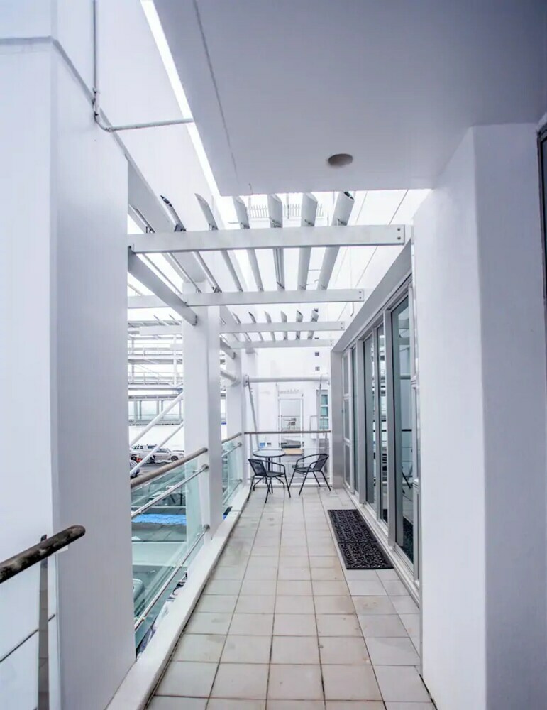 Prime Waterfront 1 Bedroom Corner Apartment