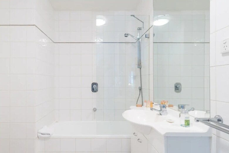 Stylish 3 Bedroom Melbourne Apartment