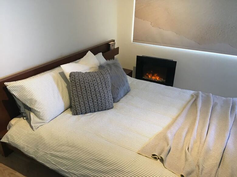 Contemporary Spacious Home 20minutes From Central Sydney
