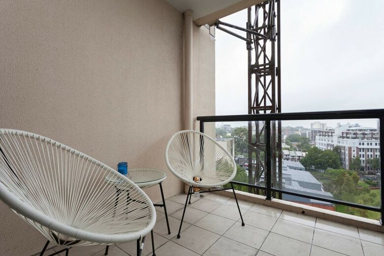 Surry Hills 1 Bedroom Apartment. In Convenient Location