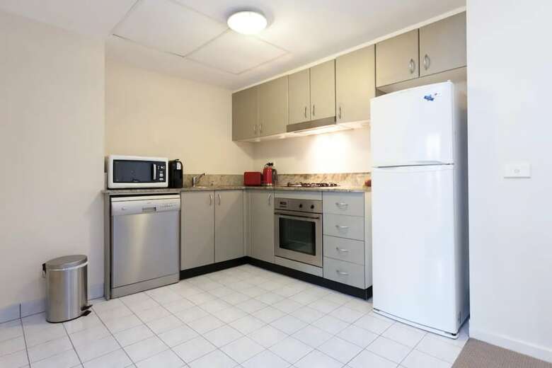 Surry Hills 1 Bedroom Apartment. In Convenient Location