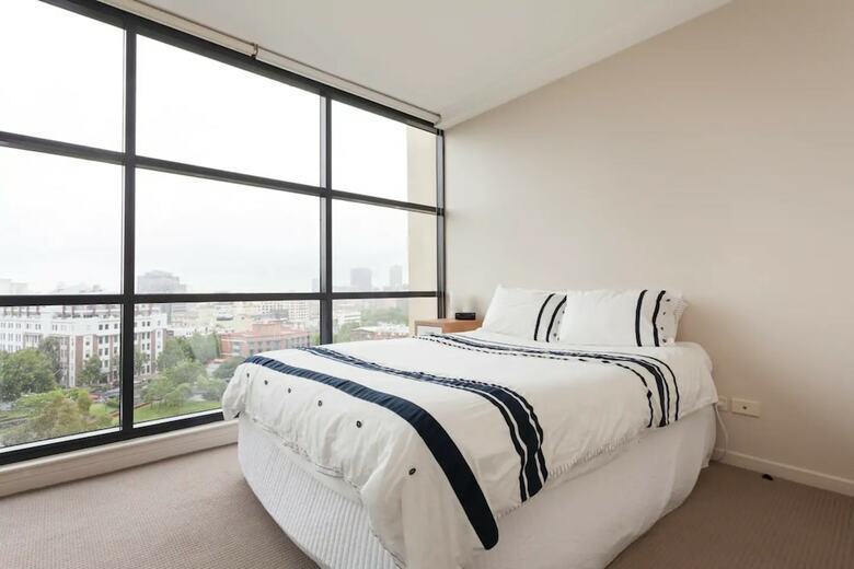 Surry Hills 1 Bedroom Apartment. In Convenient Location
