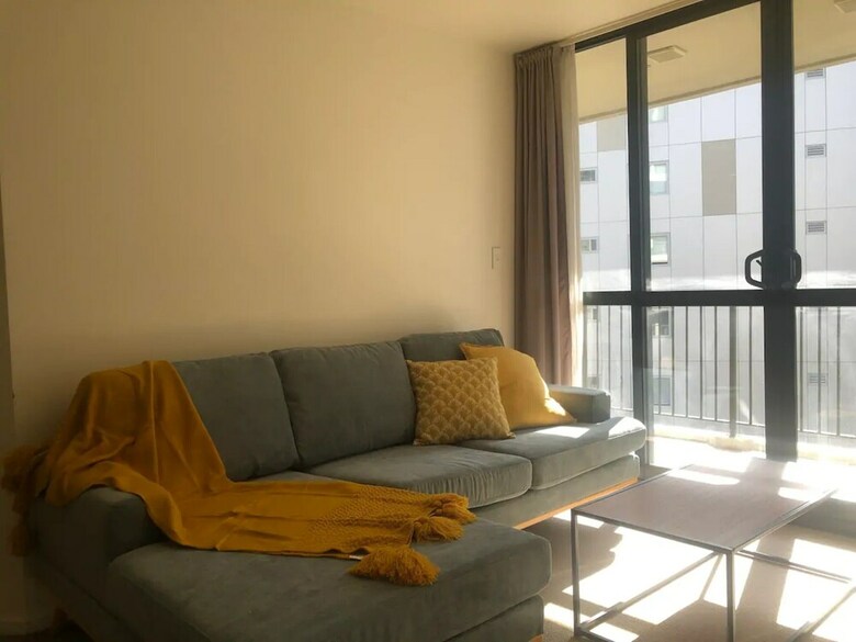 Cosy 2 Bed Cbd Apartment With Balcony
