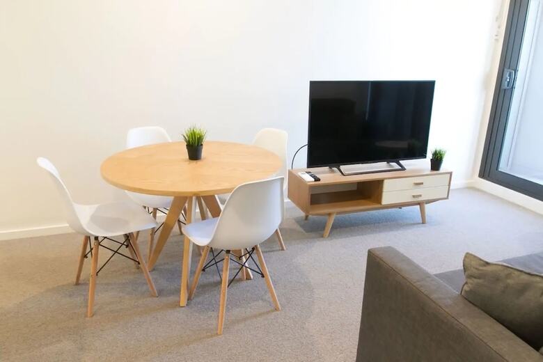 Central 1 Bedroom Apartment Close To Cbd And Riverside
