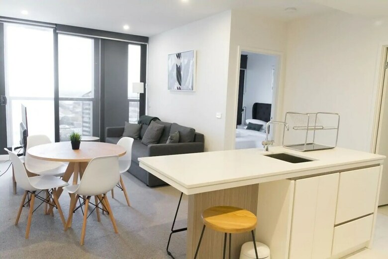 Central 1 Bedroom Apartment Close To Cbd And Riverside