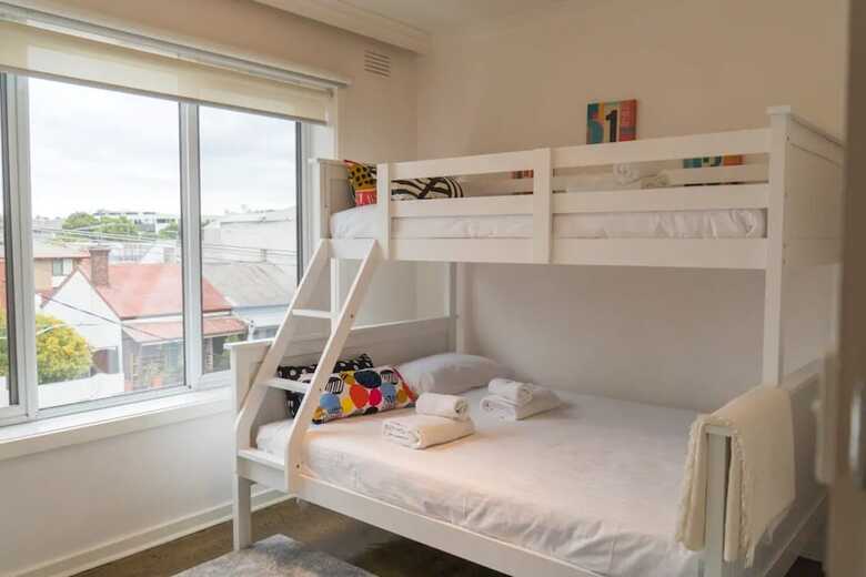 2 Bedroom Apartment In Melbourne Cbd