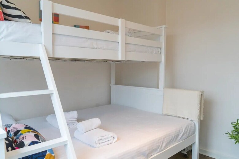 2 Bedroom Apartment In Melbourne Cbd
