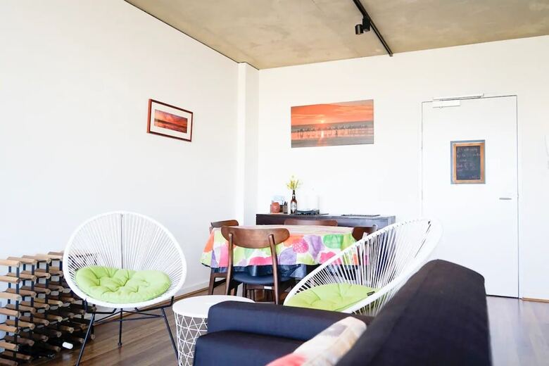 Modern 2 Bedroom Apartment With City Views