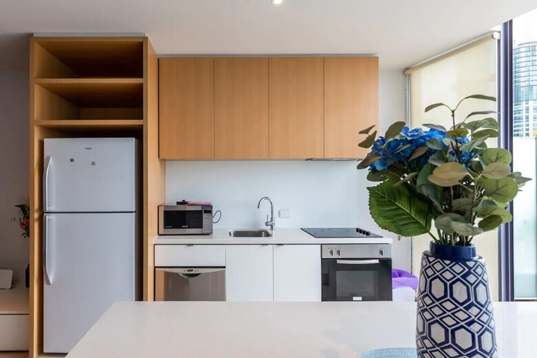 Upscale 2 Bedroom Apartment With Balcony In Cbd