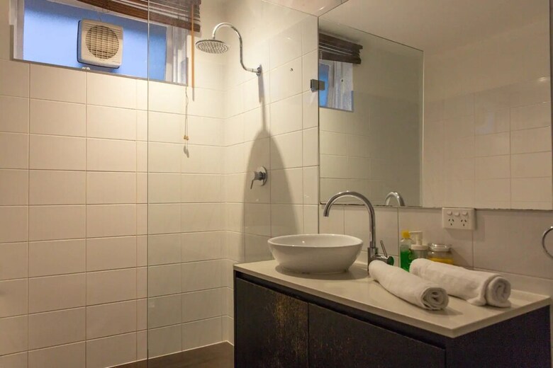 Bright And Spacious 2 Bedroom Apartment In Windsor