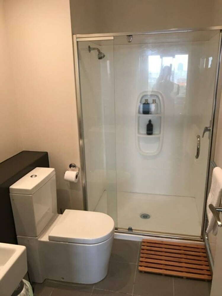 Modern 1 Bedroom Apartment In Eden Terrace