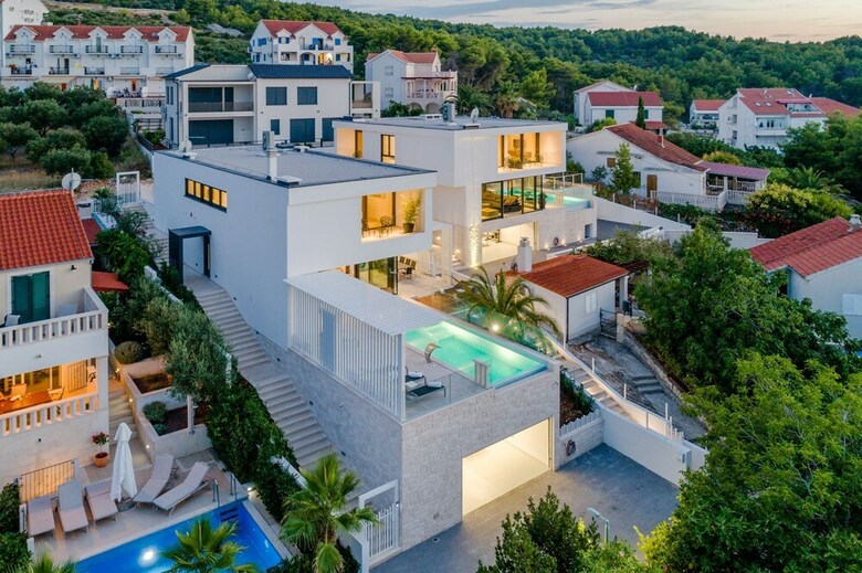 Luxury Villa Luna With Swimming Pool