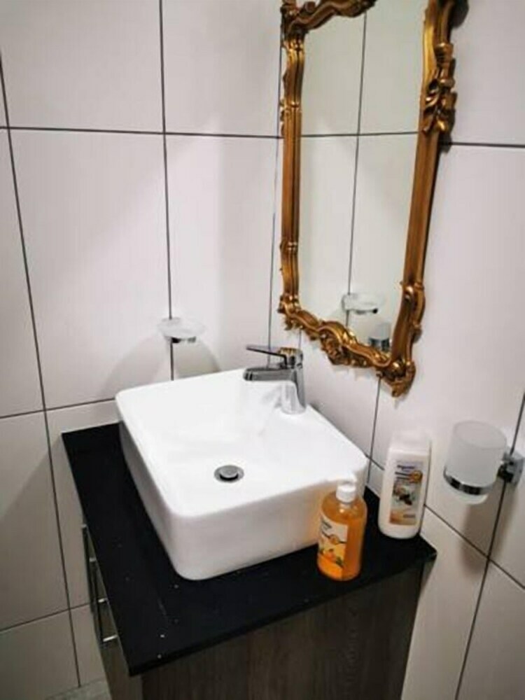 Hotel 7th Heaven Guesthouse