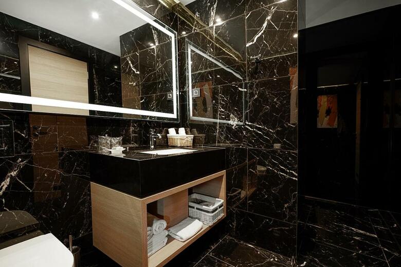 Hotel Maccani Black Luxury Suites