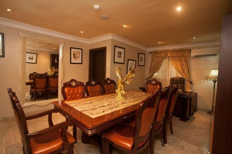 Apartment Royale Hotel And Suite