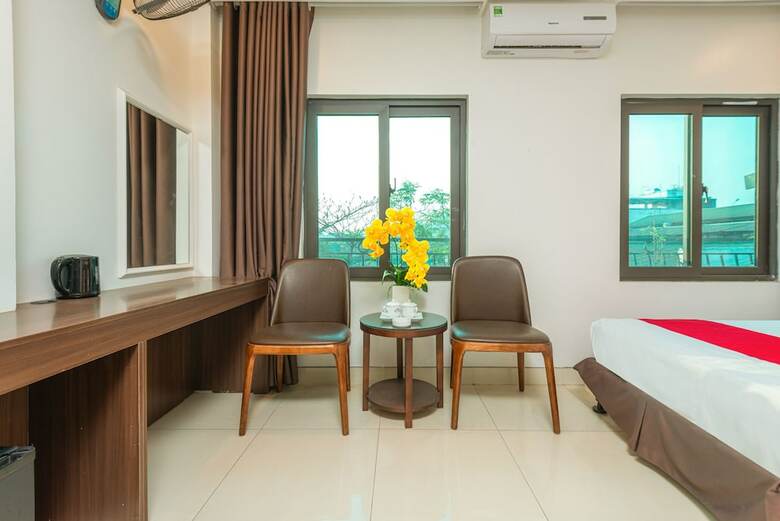 Oyo 1011 Orchids 4 Hotel