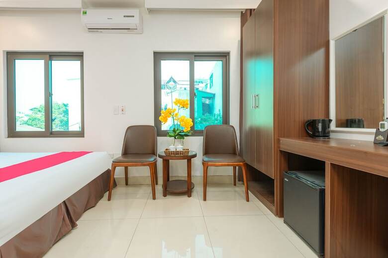 Oyo 1011 Orchids 4 Hotel