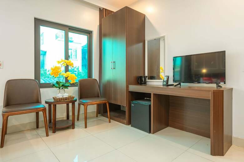 Oyo 1011 Orchids 4 Hotel
