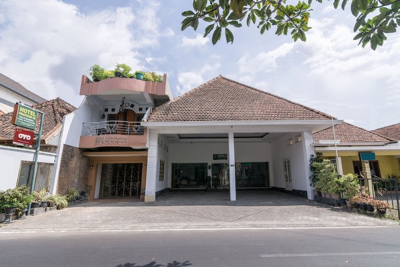 Hostal Oyo 1412 Hotel Prayogo III