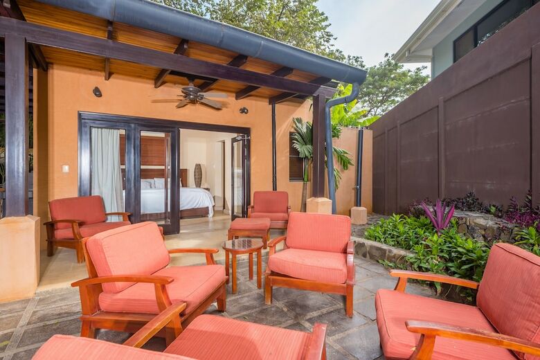 Jet Luxury At Langosta Beachresortvillas