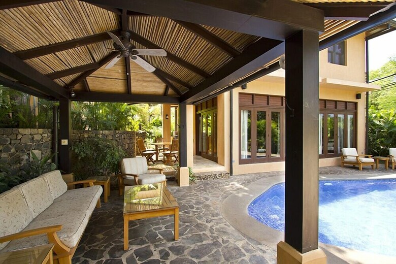 Jet Luxury At Langosta Beachresortvillas