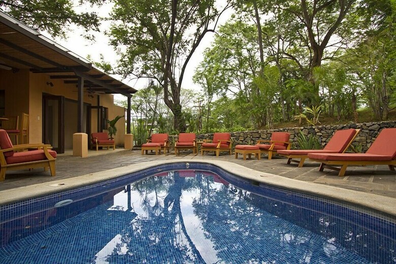 Jet Luxury At Langosta Beachresortvillas
