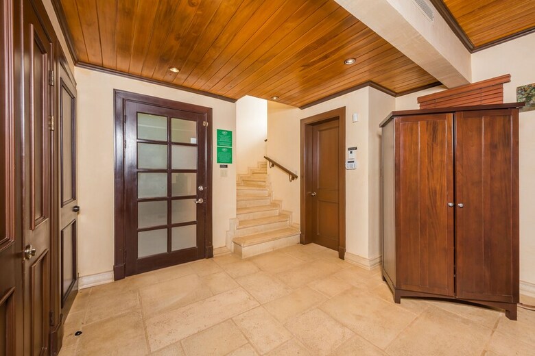Jet Luxury At Langosta Beachresortvillas