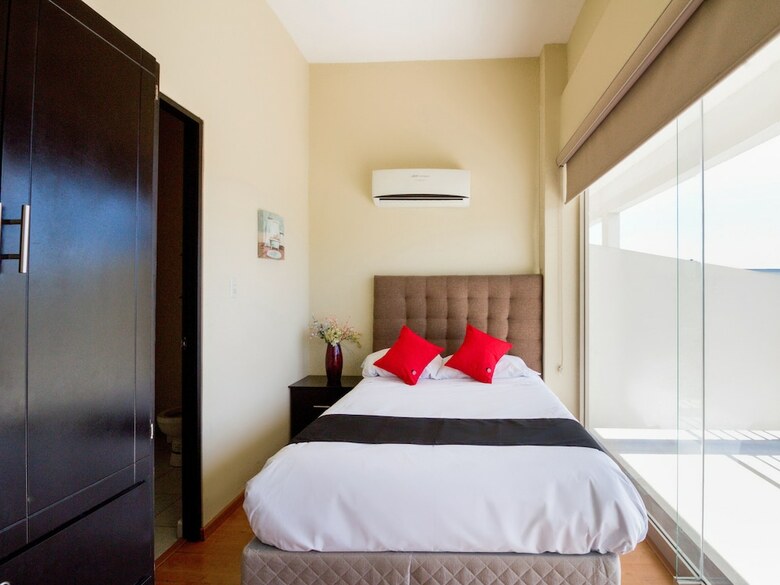 Hotel Capital O Ecohabit Monterrey