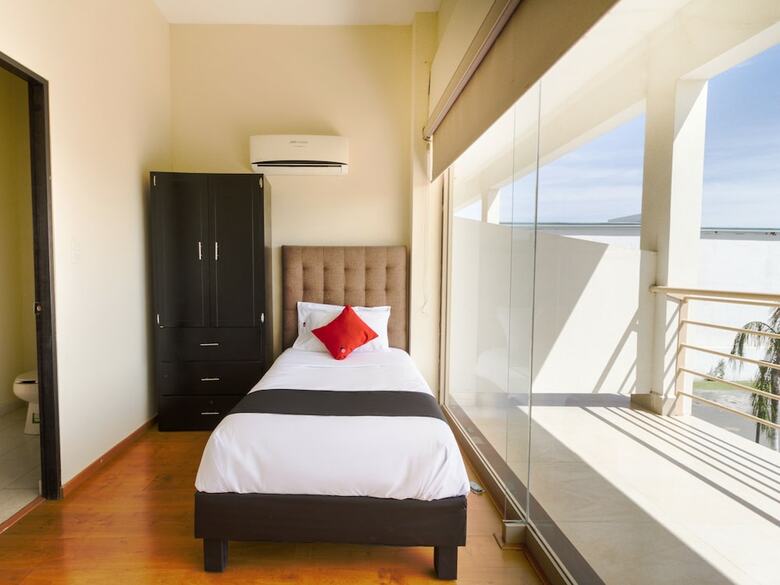 Hotel Capital O Ecohabit Monterrey